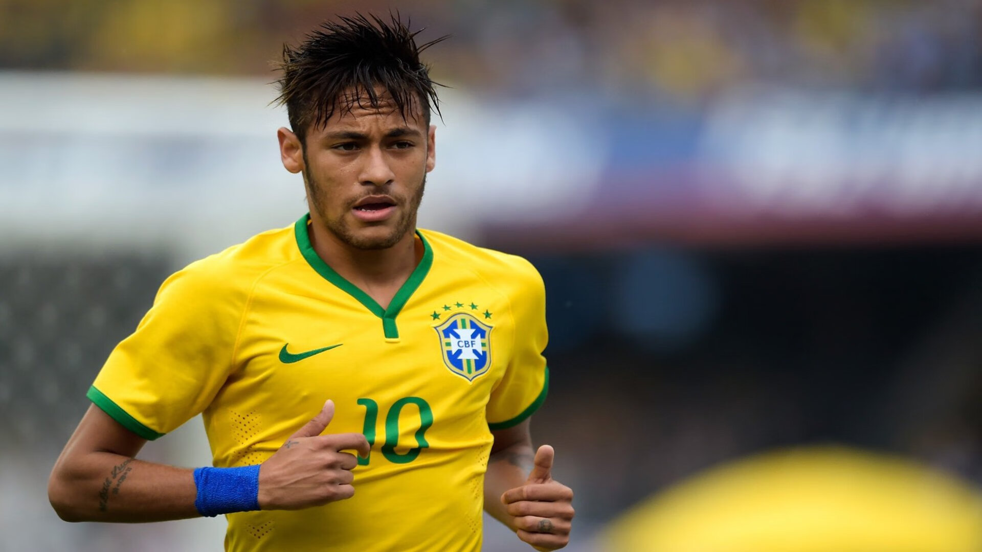 莱万多夫斯基迎来十赛季高光表现，G2球迷沸腾！